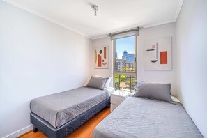 2 bedrooms, iron/ironing board, WiFi, bed sheets - Grey Mist Apartment (Providencia)