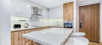 Infinite Coast 2BR with pool, gym & free parking