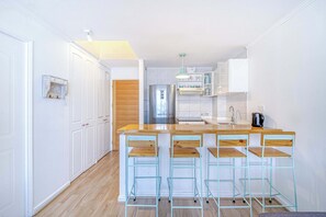 Refrigerador, microondas, horno y tostadora 