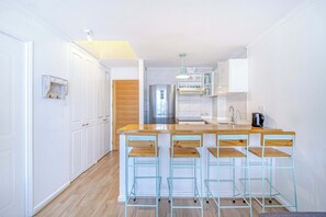 冷蔵庫、電子レンジ、オーブン、トースター