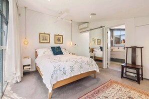 2 bedrooms, desk, iron/ironing board, WiFi