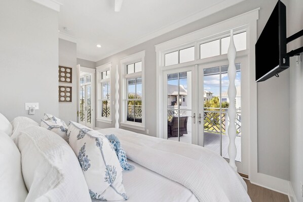 5 bedrooms, free WiFi, bed sheets - New Listing! Bay Views! Beach Access! Garage! Outdoor Shower! Balconies! (Port St. Joe)