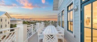 Spend the Holidays with Us! Bay Views! Beach Access! Outdoor Shower! Balconies!