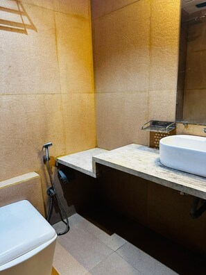 Deluxe Double Room, Pets Not Allowed | Bathroom | Towels, soap, toilet paper