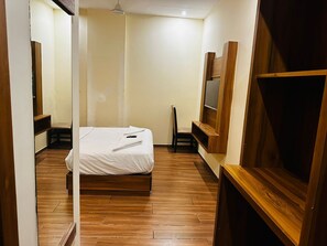 Deluxe Double Room, Pets Not Allowed | Free WiFi