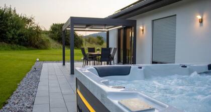 Apartment 'Ferienhaus Lautenbach' with Mountain View, Private Terrace and Wi-Fi