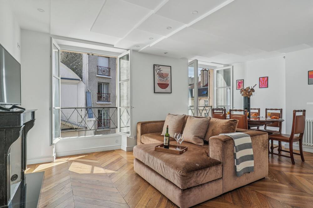 Chic 1BR Near Louvre & Musee d Orsay