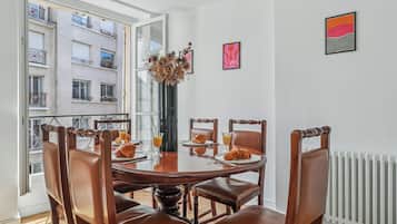 Appartement Ville, 1 lit double et 1 canapé-lit, non-fumeurs | Restauration dans la chambre