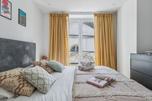 City Apartment, 1 Double Bed with Sofa bed, Non Smoking - Chic 1BR Near Louvre & Musee d Orsay  (Paris)