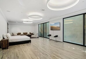 6 عدّة غرف نوم ومكتب ومكواة/لوح كي وواي فاي