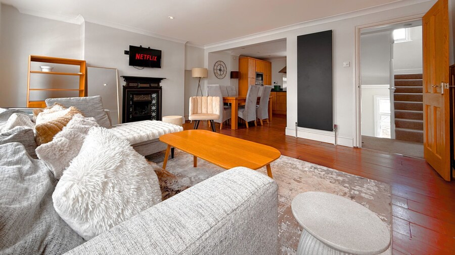 1300ft Fitzrovia Soho 2b2b