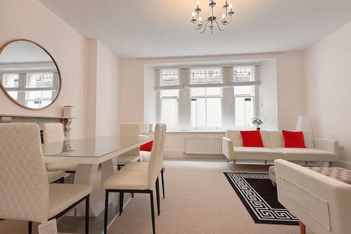 Palacial 3 Super King Bedrooms