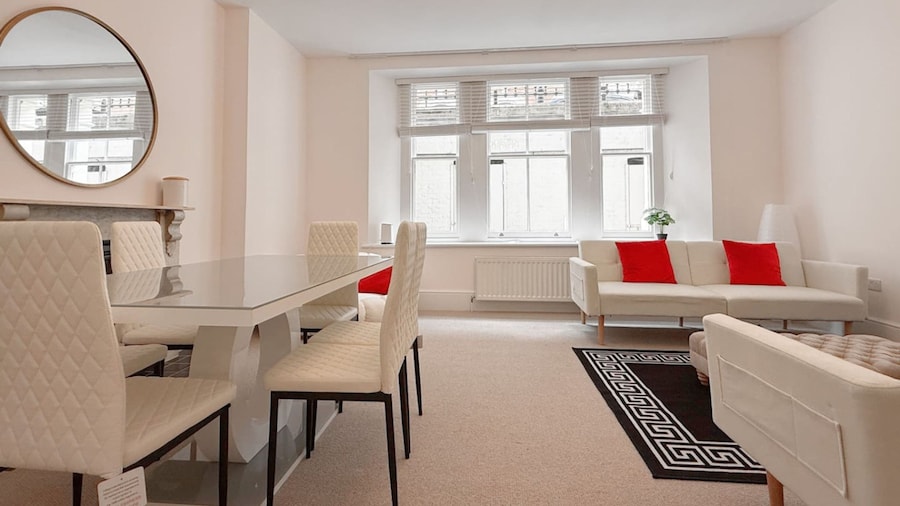 Palacial 3 Super King Bedrooms