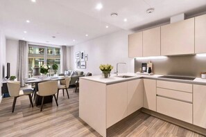 Exterior - 2bed-2bath-2balconylondoneyeview (London)