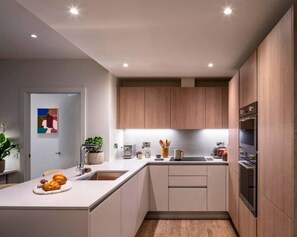 Exterior - 2bed-2bath-2balconylondoneyeview (London)