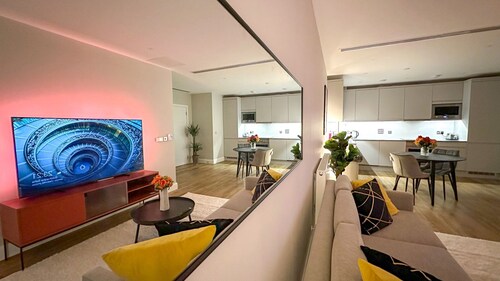 Huge 3bath 2bedroom Family Home