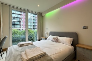Room - 2b2b Apt Park + River + Balcony (London)