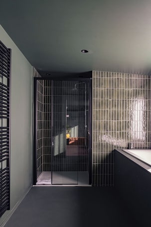 Cunas, wifi gratis y ropa de cama