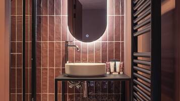 Suite Superior, vista giardino | Culle/letti per bambini (a pagamento), Wi-Fi gratuito, lenzuola