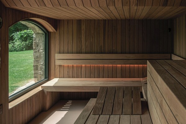 Sauna, tina de hidromasaje, baño de vapor y aguas termales