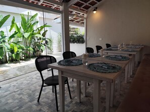 Free daily buffet breakfast - Hospedaria215 (São Sebastião)