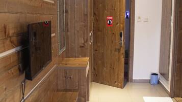 Egyptian cotton sheets, premium bedding, pillowtop beds, desk