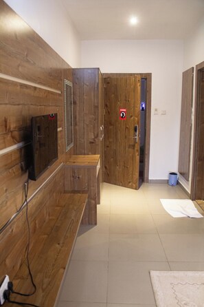 Deluxe Single Room, City View | Egyptian cotton sheets, premium bedding, pillowtop beds, desk