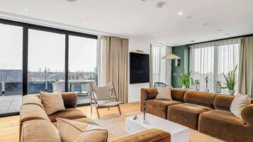 Televisie en een kantoor