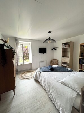 4 bedrooms, WiFi, bed sheets - Country house between the sea and Mont-Saint-Michel (Fleury)