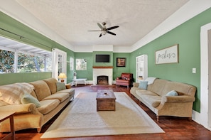 Living area - Historic Athens Home With Location & Comfort 3 Bedroom Home (Athens)