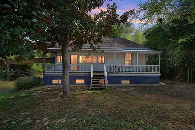 Historic Athens Home With Location & Comfort 3 Bedroom Home