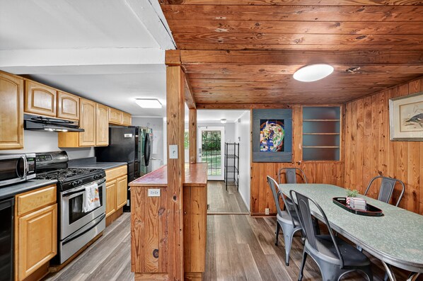 House, 3 Bedrooms | Private kitchen