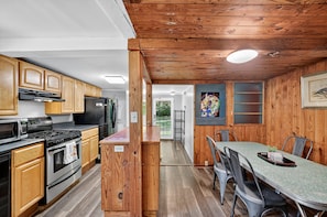 House, 3 Bedrooms | Private kitchen | Fridge, oven, toaster