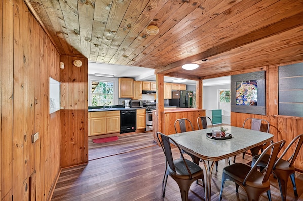 House, 3 Bedrooms | Dining