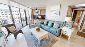 Condo, 3 Bedrooms | Living area