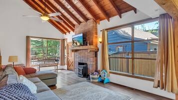 House, 2 Bedrooms | Living area