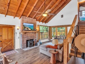 House, 2 Bedrooms | Living area - 851h Tahoe Classic Cabin Near The Beach 2 Bedroom Cabin (South Lake Tahoe)
