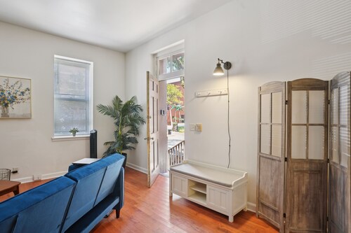 Charming Soulard Retreat With Historic Character 1 Bedroom Apts