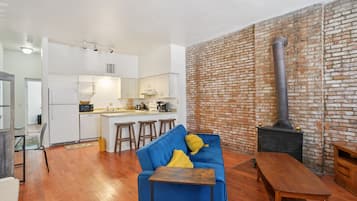 Apartamento, 1 quarto | Área de estar | Smart TV