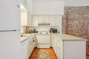 Apartamento, 1 habitación | Cocina privada | Frigorífico, horno, cafetera o tetera y tostadora