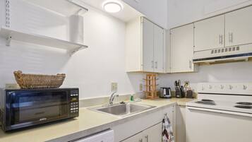 Apartamento, 1 quarto | Cozinha privada | Geladeira, fogão, cafeteira/chaleira, torradeira