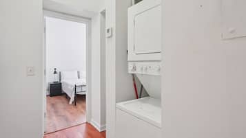 Apartamento, 1 quarto | 1 quarto, escrivaninha, espaço de trabalho para notebook