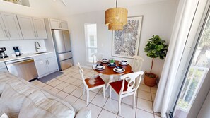 Condo, 2 habitaciones | Interior