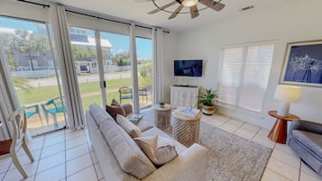 Condo, 2 Bedrooms | Living area