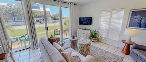 Condo, 2 Bedrooms | Living area