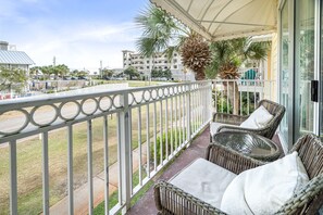 Condo, 2 chambres | Terrain de lâhĂ©bergement