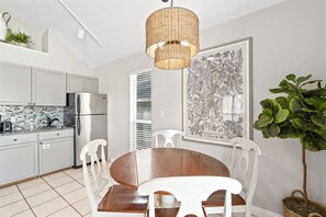 Condo, 2 Bedrooms | Dining