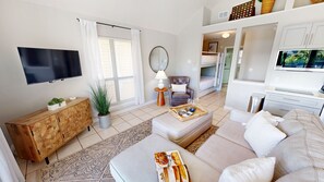 Condo, 2 habitaciones | Área de sala de estar