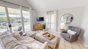 Condo, 2 Bedrooms | Living area