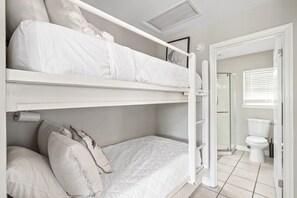 Condo, 2 Bedrooms